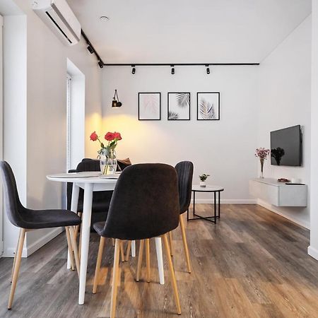 Owls Hill Apartment Kaunas Bagian luar foto