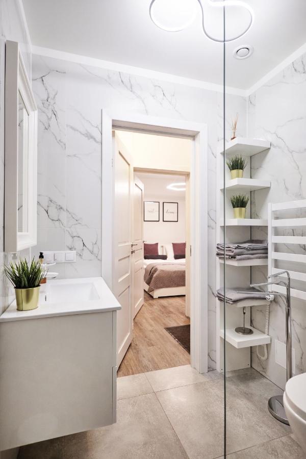 Owls Hill Apartment Kaunas Bagian luar foto